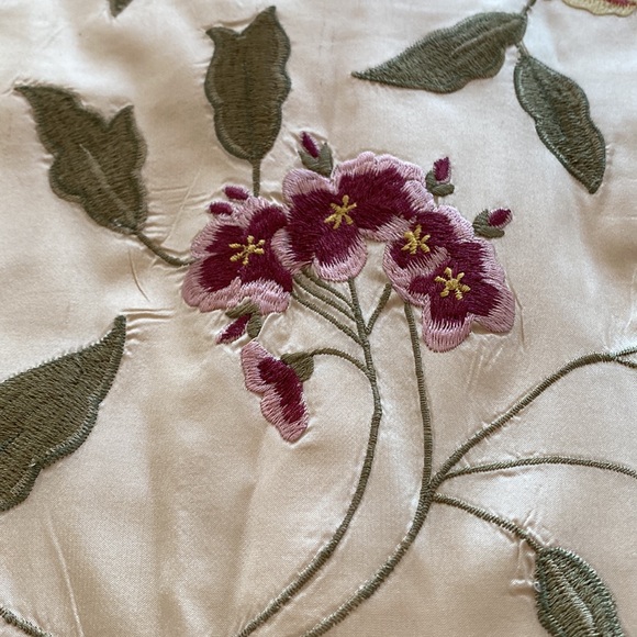 Pierre Deux embroidered fabric pillow sham - Picture 3 of 10